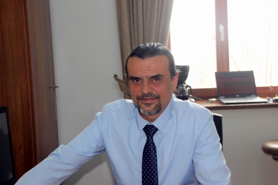 Dr. Bülent Tucer: 