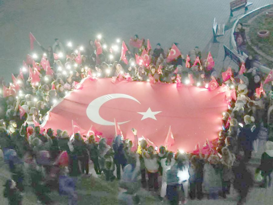 Yurtlarda kalan öğrencilerden Mehmetçiğe destek 