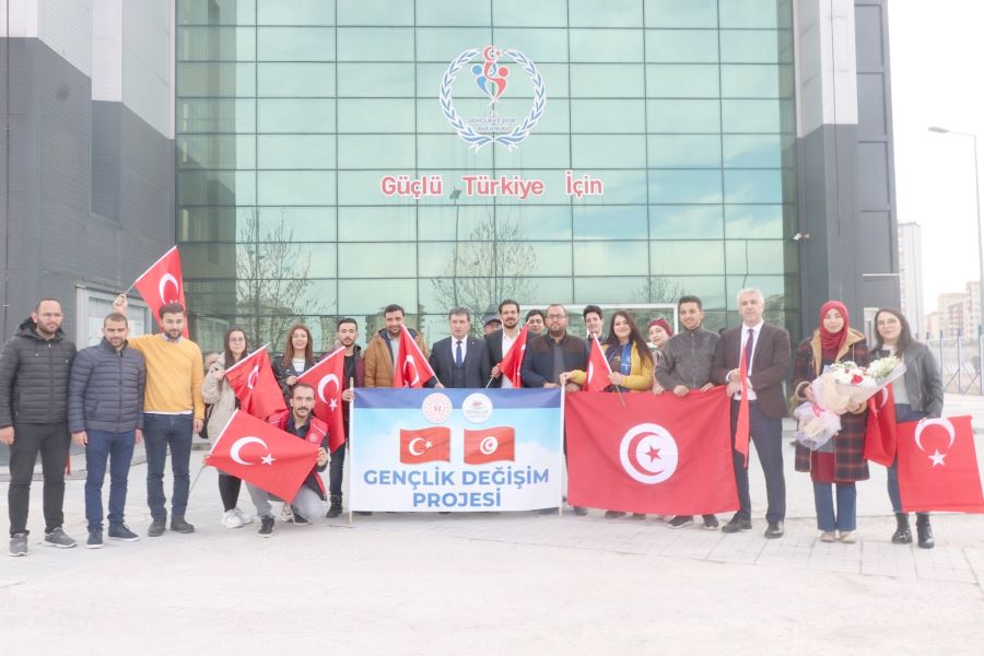 Tunuslu gençler Türk kültürünü tanıyor 
