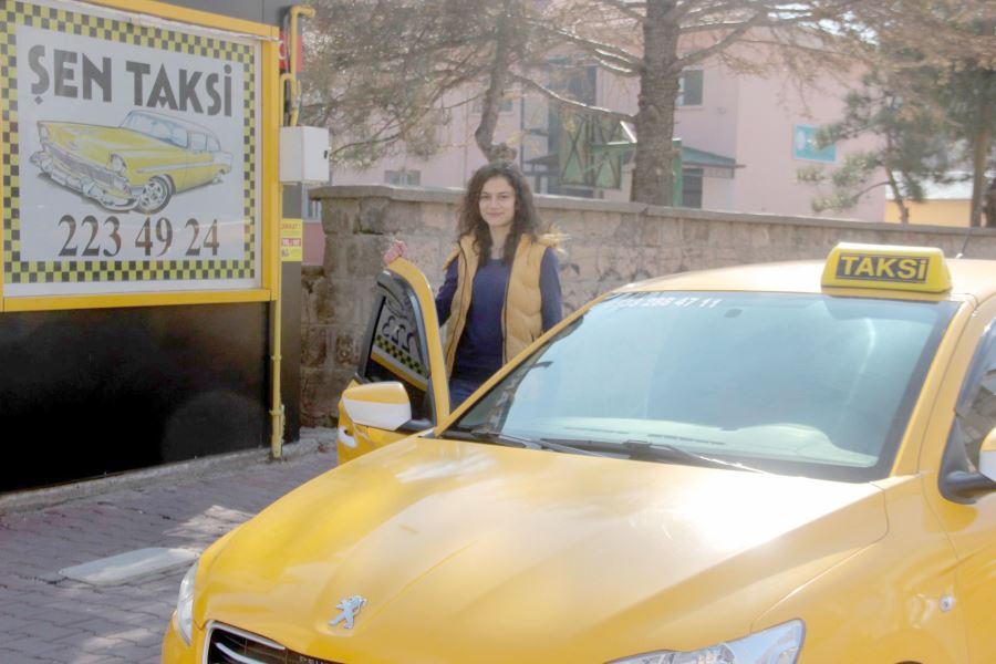 Kayseri’nin kadın taksicisi Hüsne: “Kadınlar dünyayı yönetebilecek güçte”