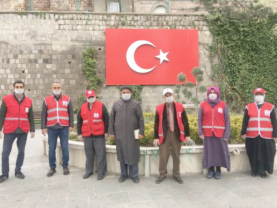  Ünal Yüksel:  “Vatandaşlarımıza yardımları ulaştırıp, biz varız diyeceğiz”