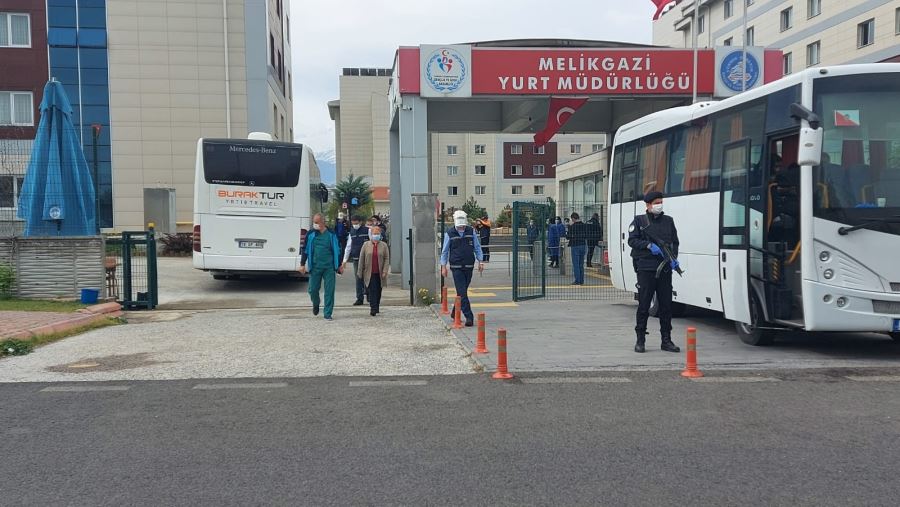  Kayseri’de karantina süreci biten 32 kişi tahliye edildi