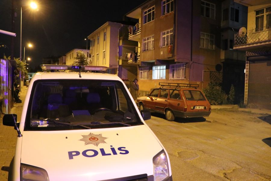 Elektrikli battaniye tutuştu, çıkan dumandan 11 kişi etkilendi