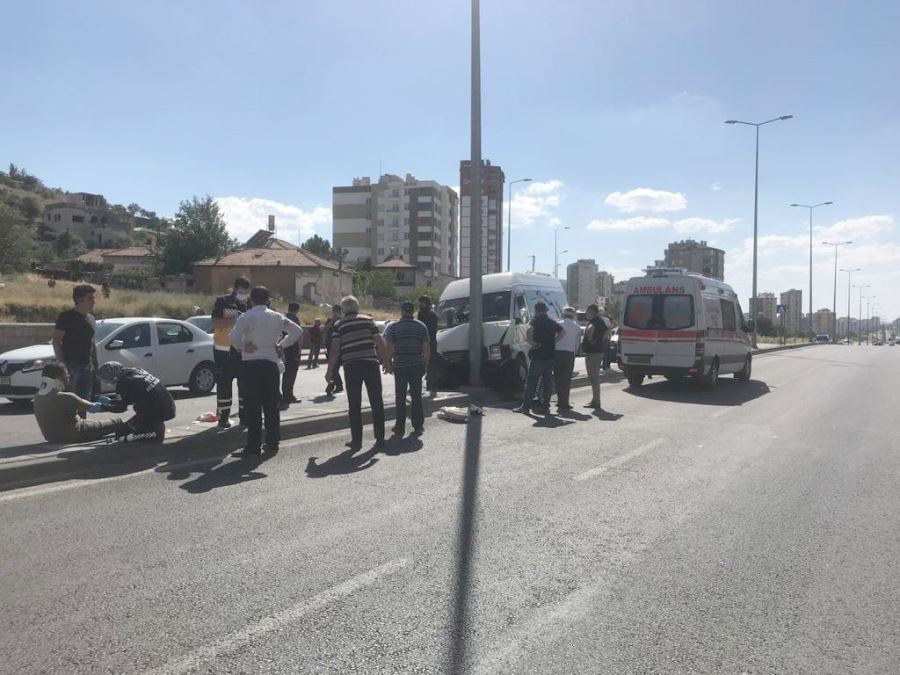  Kayseri’de 4 aracın karıştığı kazada 7 kişi yaralandı