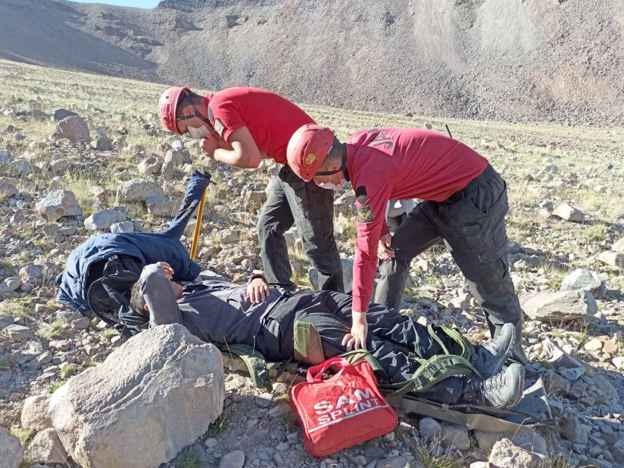Erciyes’te rahatsızlanan dağcıyı JAK Timi kurtardı