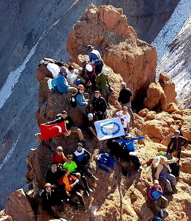 Bünyan Dostları Grubu Zafer Bayramı’nı Zirvede Kutladı