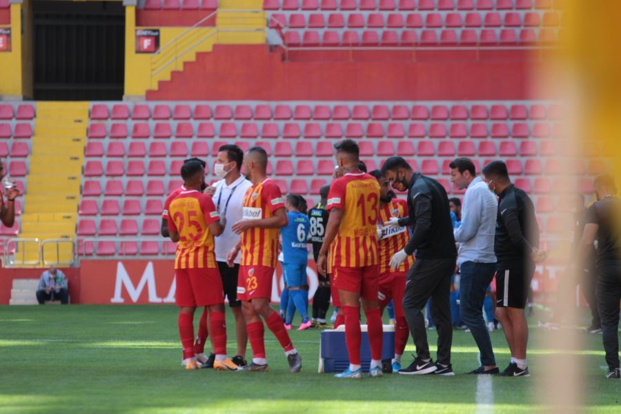 Süper Lig: Kayserispor: 0 - B.B. Erzurumspor: 2 (İlk yarı)