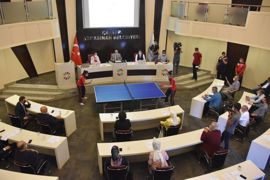 Kocasinan’ın Meclisi’nde Türkiye’nin gururlarından masa tenisi şovu