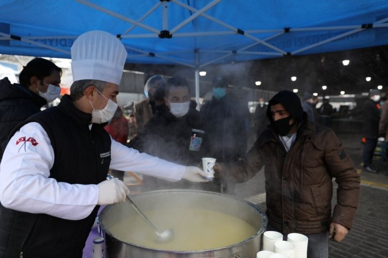Melikgazi’den pazar esnafına sıcak çorba ikramı
