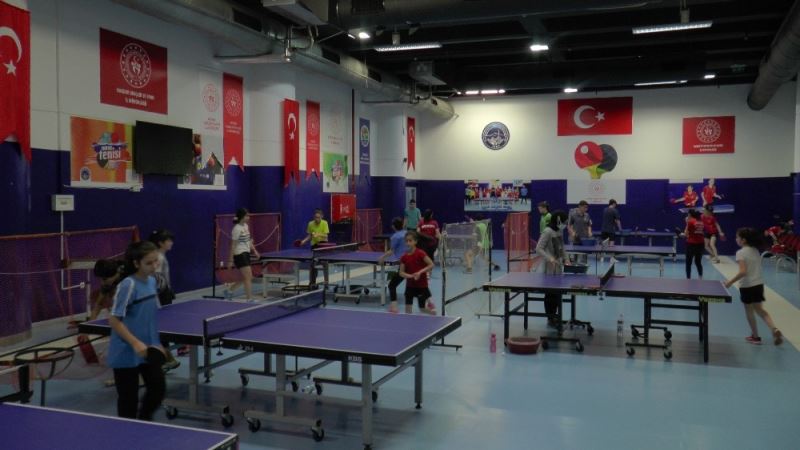 (Özel haber)Kayserili masa tenisçisi olimpiyatlara giden ilk Türk uyruklu masa tenisi sporcusu olmayı hedefliyor
