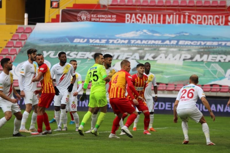 Süper Lig: Kayserispor: 1 - Yeni Malatyaspor: 0 (Maç devam ediyor)
