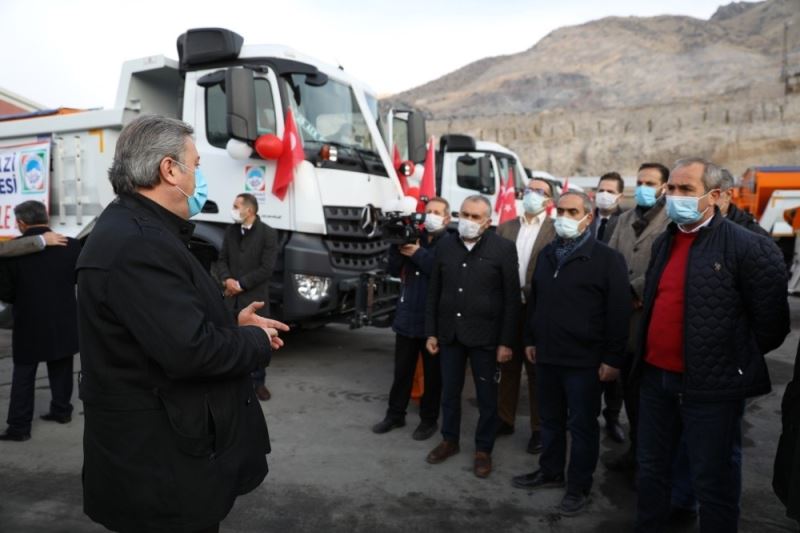 Yeni hizmet araçları meclis üyelerine tanıtıldı
