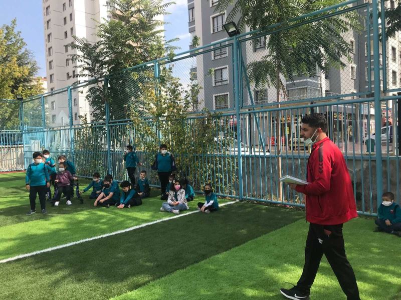 Badminton branşına sporcular GSB Spor okullarından yetişecek
