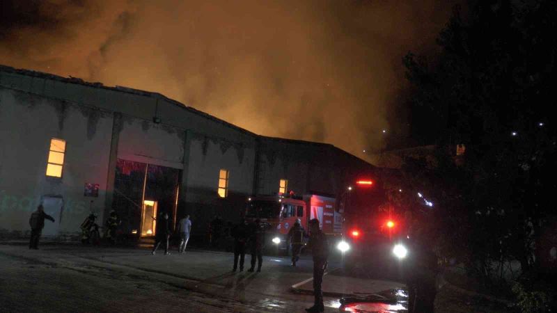 Kayseri’de fabrika yangını: alevler geceyi aydınlattı
