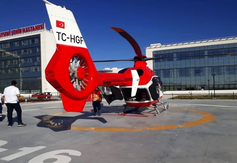 Solunum sıkıntısı çeken hastanın yardımına helikopter ambulans koştu
