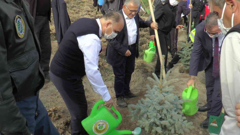 Kayseri’de 2 bin fidan toprakla buluştu
