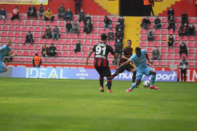 Süper Lig: Kayserispor: 0 - Fatih Karagümrük: 1 (İlk yarı)
