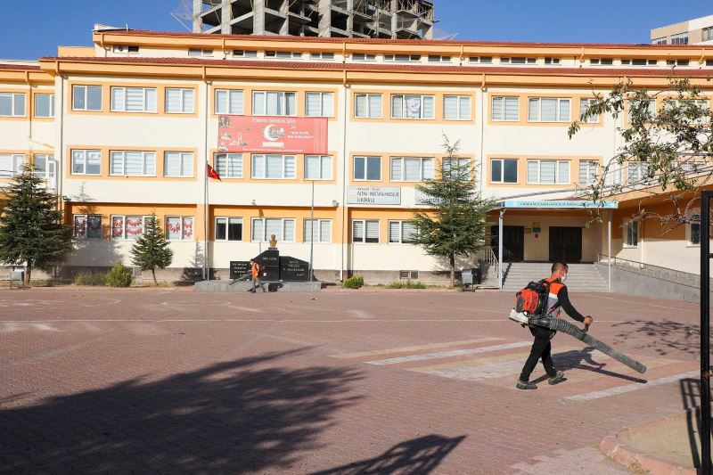 Talas Belediyesi okullara dokunmaya devam ediyor
