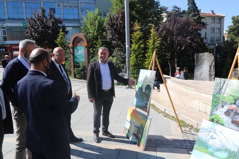 Ressam imamın sergisi Cami Ve Din Görevlileri Haftası’na renk kattı
