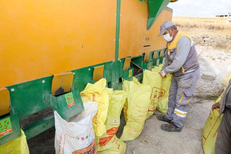 “Talas Belediyesi’nin tohum eleme makinesi işimizi kolaylaştırdı”
