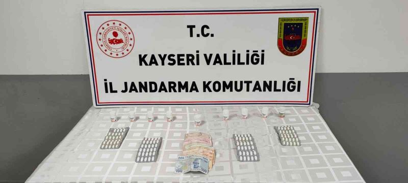 Jandarmadan uyuşturucu operasyonu: 2 gözaltı
