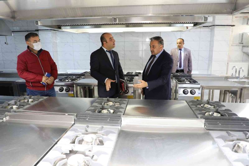 Başkan Mehmet Cabbar’dan Aşçılık Okulu’na ziyaret
