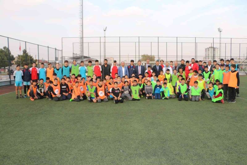 Kabakcı’dan genç futbolculara tatlım ikramı
