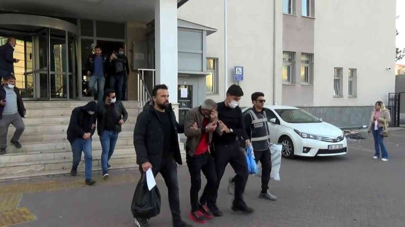 Nevşehir’de hırsızlık yaparak Kayseri’de yakalanan 3 kişi ekiplere teslim edildi
