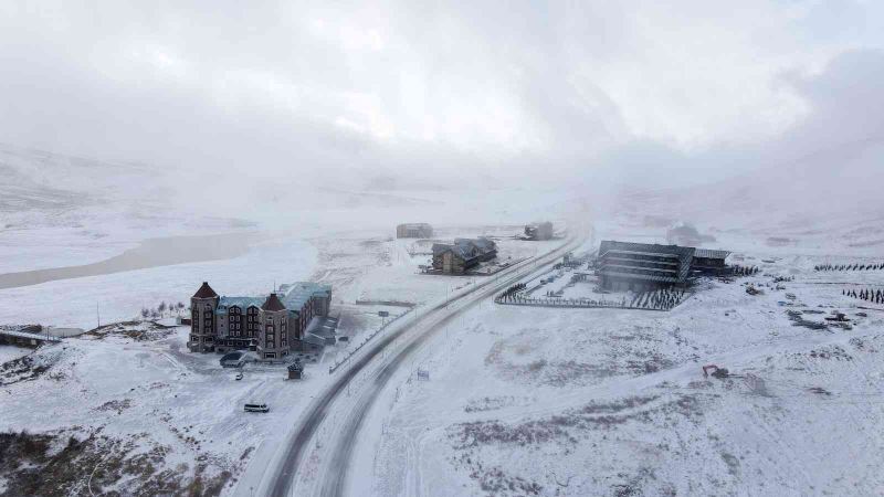 Kar yağışının devam ettiği Erciyes’te kar kalınlığı 15 santime ulaştı
