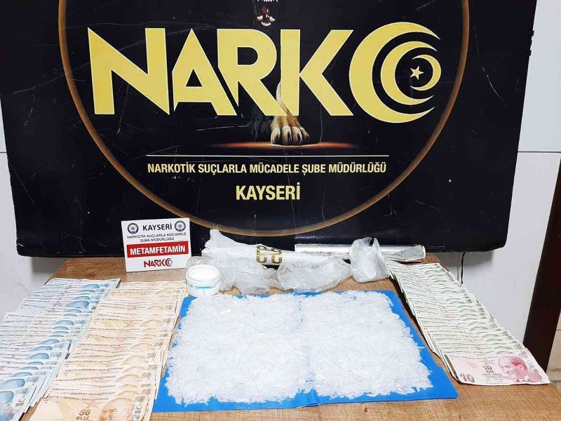 Kayseri polisinden uyuşturucu tacirlerine darbe: 50 gözaltı
