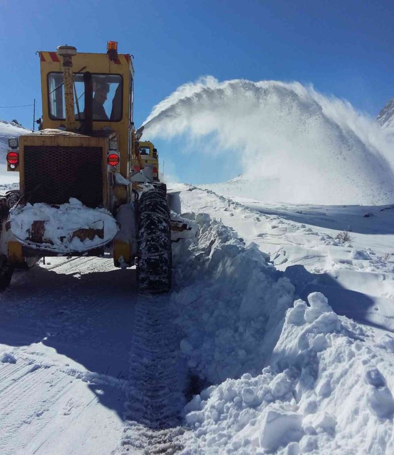 Büyükşehir’in 128 araç ve 291 personeli karla mücadele için hazır
