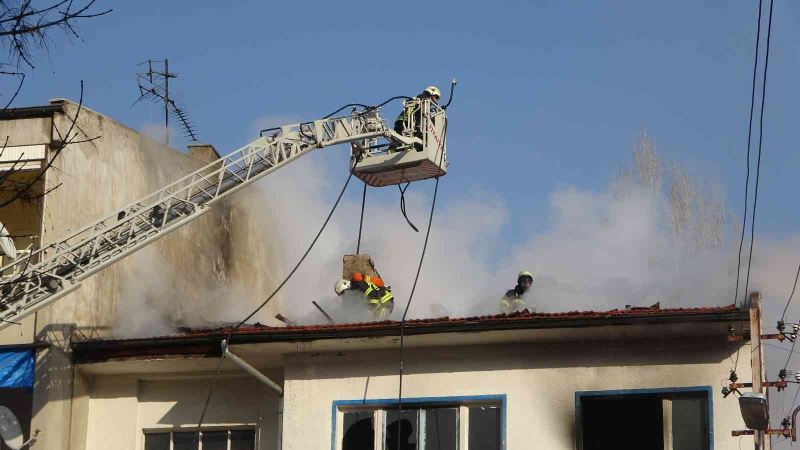 Metruk binadaki yangın 1 saatlik çalışma ile söndürüldü
