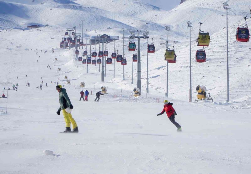 Sezon açıldı kayakseverler Erciyes’te buluştu
