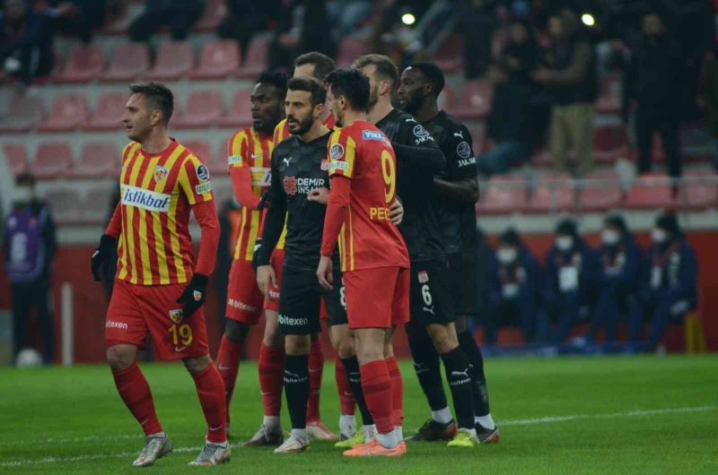 Spor Toto Süper Lig: Kayserispor: 3 - Sivasspor: 0 (İlk yarı)

