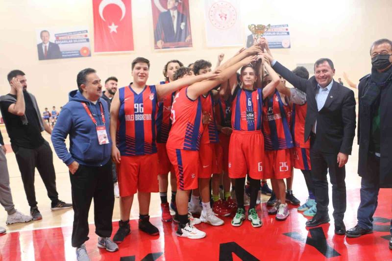 U14 Basketbol’da şampiyon Kolej Basketbol takımı oldu
