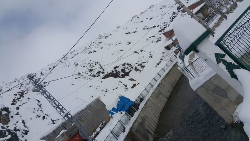 Kayseri’nin bazı mahallelerinde kar kalınlığı 70 santime ulaştı
