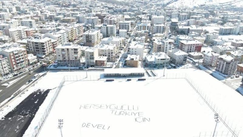 Stada ’Her şey güçlü Türkiye için’ yazdılar

