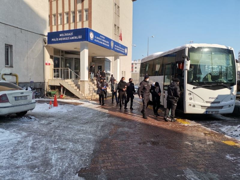Kayseri’de aranan şahıslara 68 polisle şafak operasyonu: 11 gözaltı
