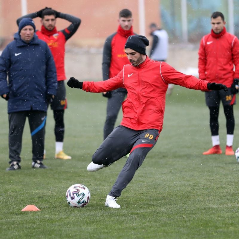 Kayserispor 23 futbolcuyla gitti
