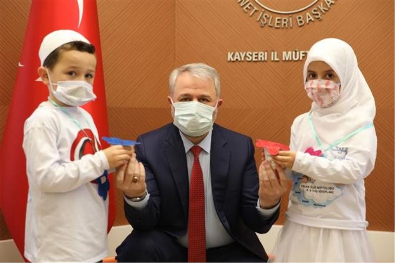 Türkiye Diyanet Vakfı’na en anlamlı destek minik öğrencilerden geldi
