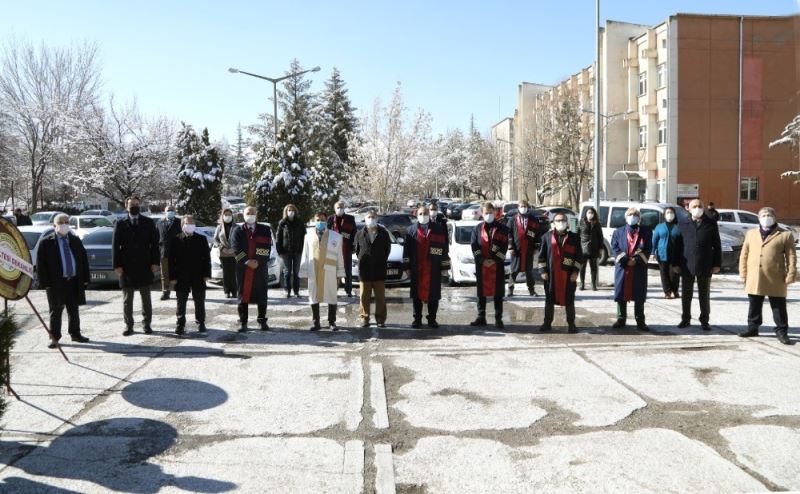 ERÜ’de 14 Mart Tıp Bayramı dolayısıyla Çelenk Sunma Töreni düzenlendi
