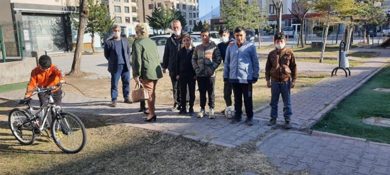 Gültepe’nin minikleri futbol sahası istedi
