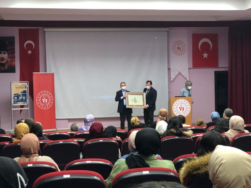 İstiklal Marşı ve Mehmet Akif Ersoy konulu hasbihal programı yapıldı
