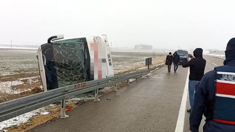 Kırşehir’de yolcu otobüsü devrildi: 14 yaralı
