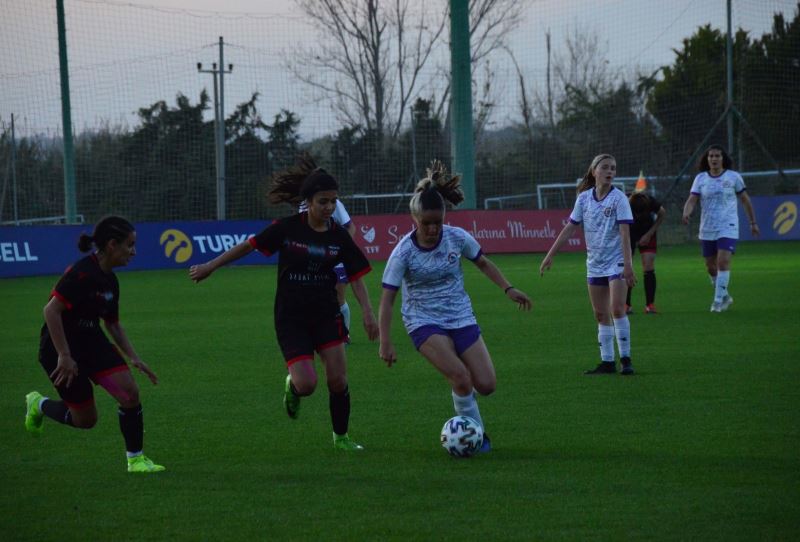 Kadınlar Futbol Ligi D Grubu: Karadeniz Ereğli Belediyespor: 0 Kayseri Gençlerbirliği: 1
