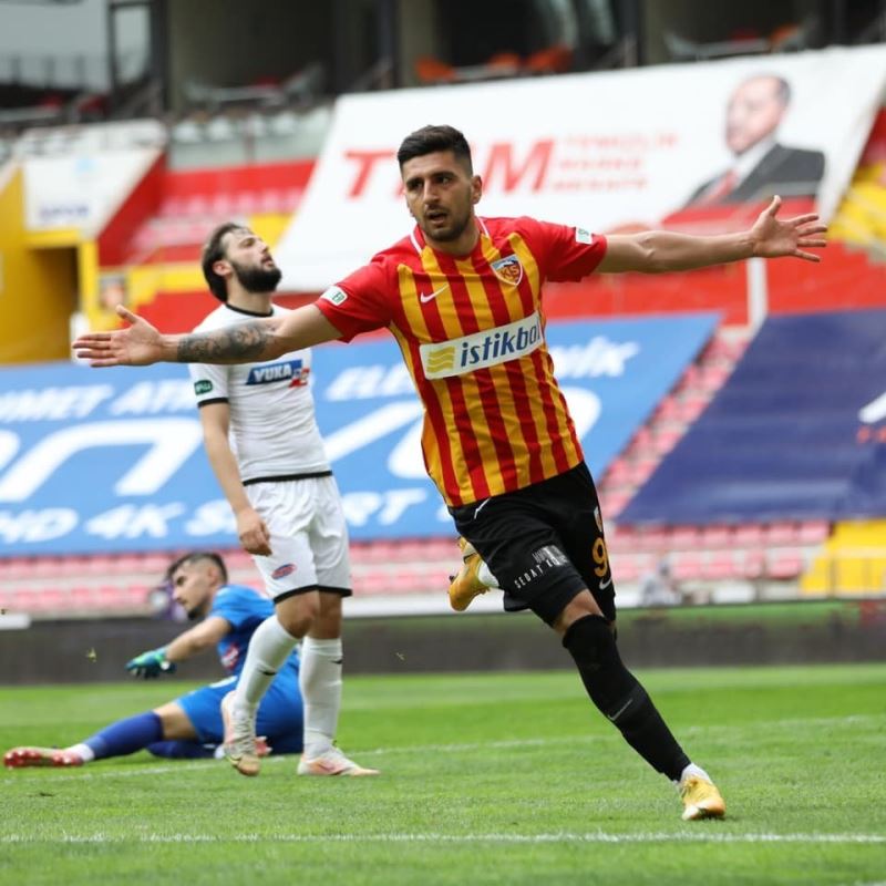 Daniel Avramovski 2 gol attı
