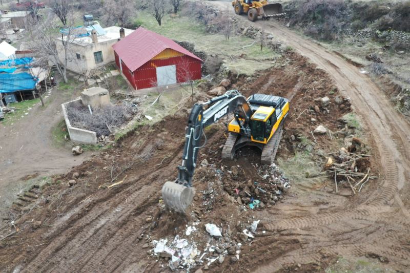 Hacılar’da yol çalışmaları sürüyor
