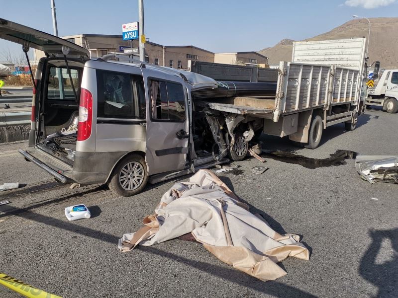 Kayseri’de feci kaza: 2 ölü, 1 yaralı
