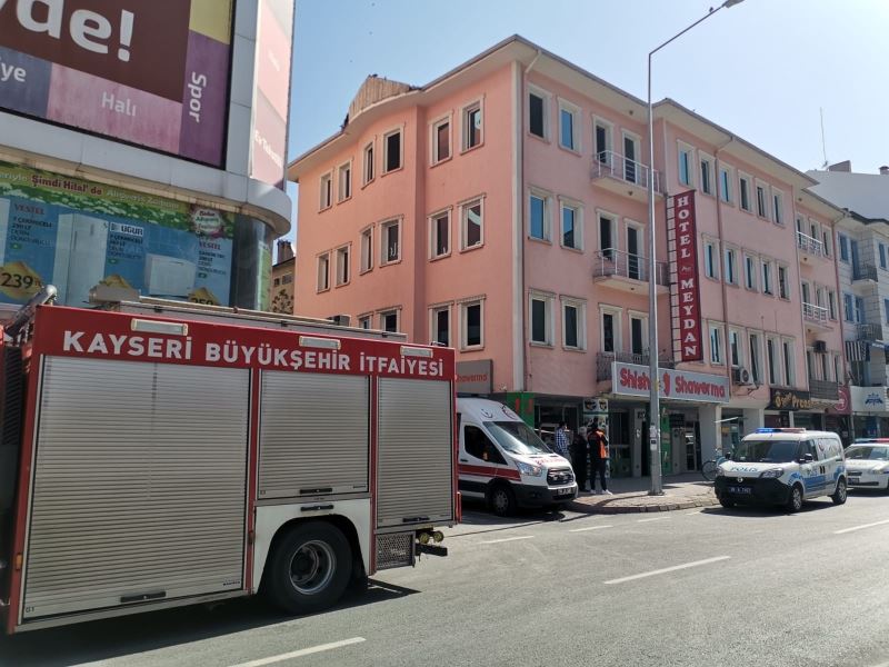 Kayseri’de 1.5 saatlik intihar girişimi polisin uzun uğraşları sonucunda son buldu
