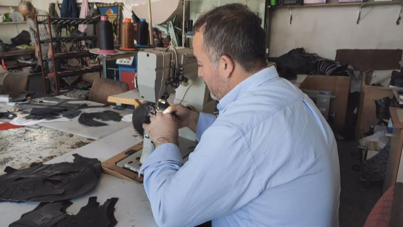 Kayseri’de ürettiği ayakkabıları Türkiye’nin dört bir yanına satıyor
